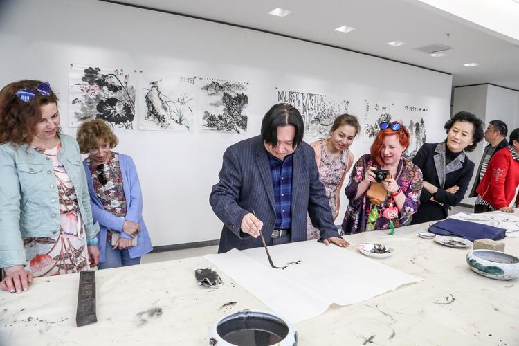 艺术无国界 友谊跨山海——俄罗斯卡丽娜艺术中心赴我市开展文化艺术交流