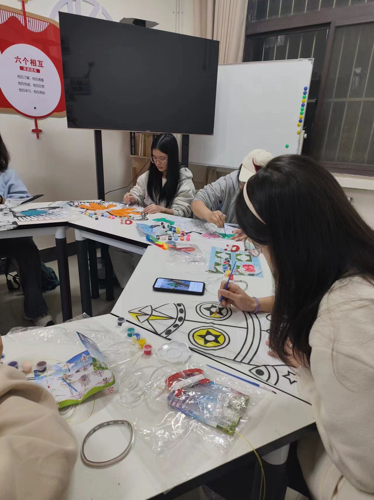 “一站式”学生社区 我校组织学生开展纸鸢艺术体验活动，促进文化艺术交流